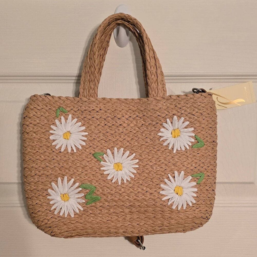 NWT Women's Collection Eightteen Purse ( White Flowers)